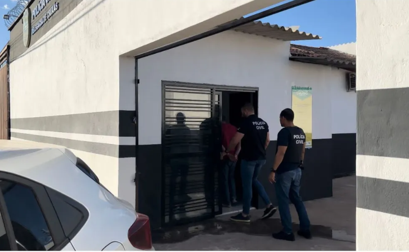 Padrasto é preso suspeito de estuprar enteada enquanto mãe levava irmão para tratamento de câncer