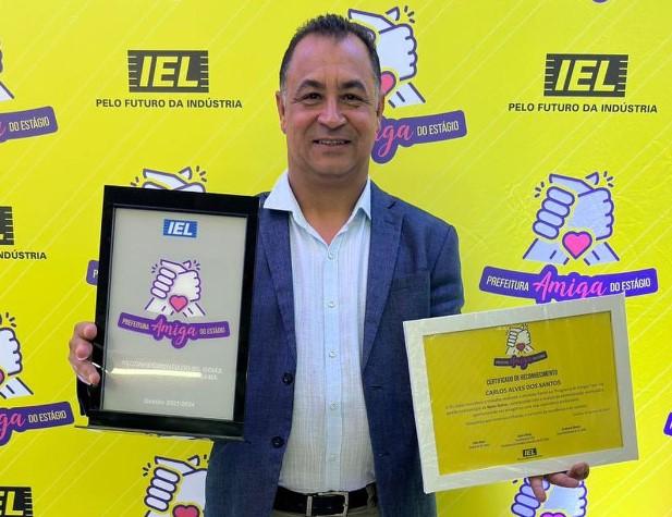 Prefeito Carlinhos do Mangão de Novo Gama é premiado por incentivo ao estágio durante sua gestão