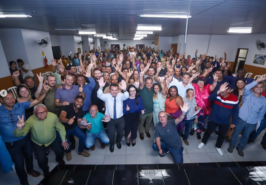 Prefeito Mangão lidera reunião estratégica com pré-candidatos a vereadores para discutir normas eleitorais e fortalecer alianças
