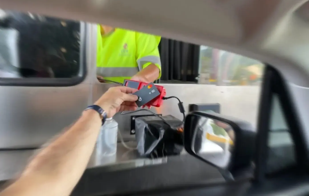 Pedágios em rodovias federais terão que aceitar pagamento em PIX, débito e crédito