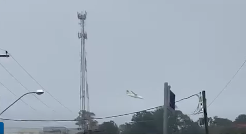 Avião com 58 passageiros cai em Vinhedo (SP); Equipes de resgate estão no local