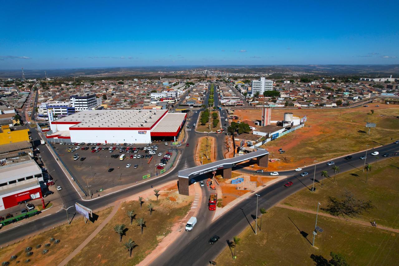 Vereador e candidato Paulo Jordão tenta atropelar e agride com socos e chutes apresentador; Em áudio, o vereador afirma o ocorrido