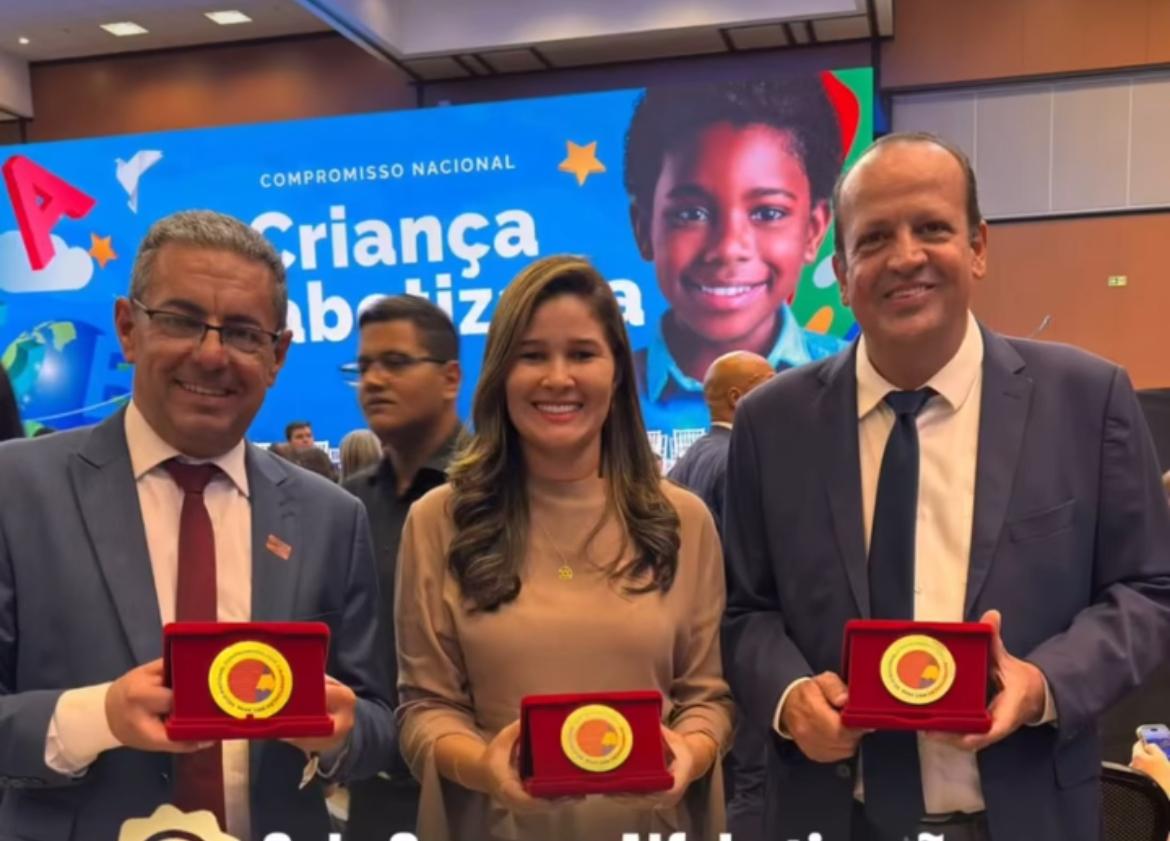 Em Brasília, prefeito Kleber Marra recebe Selo Ouro do Ministério da Educação