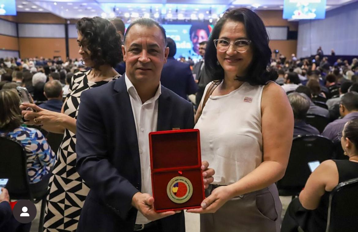 Prefeito de Novo Gama recebe Selo Ouro de Alfabetização do MEC