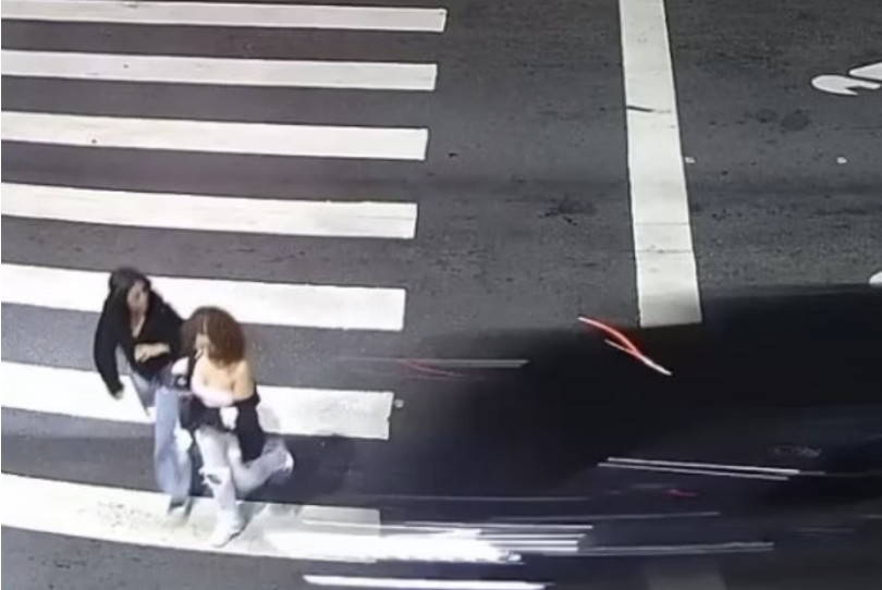 Câmeras flagram atropelamento que matou duas jovens em faixa de pedestre na Grande SP