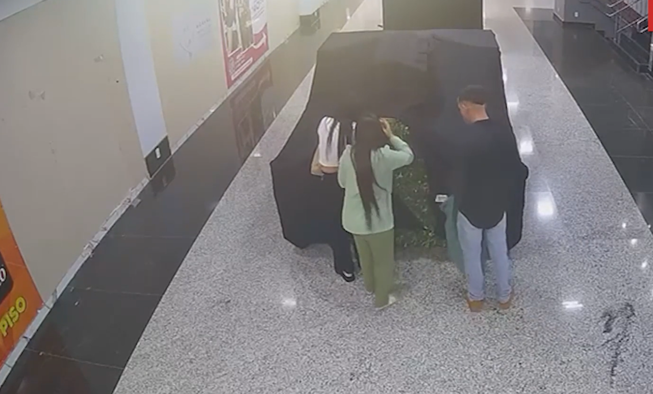 Quadrilha furta 165 óculos de quiosque em shopping de Luziânia; prejuízo chega a R$ 22 mil