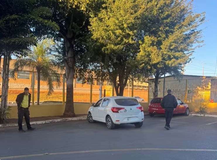 Candidata é flagrada dirigindo sem habilitação para fazer prova teórica no Detran-DF