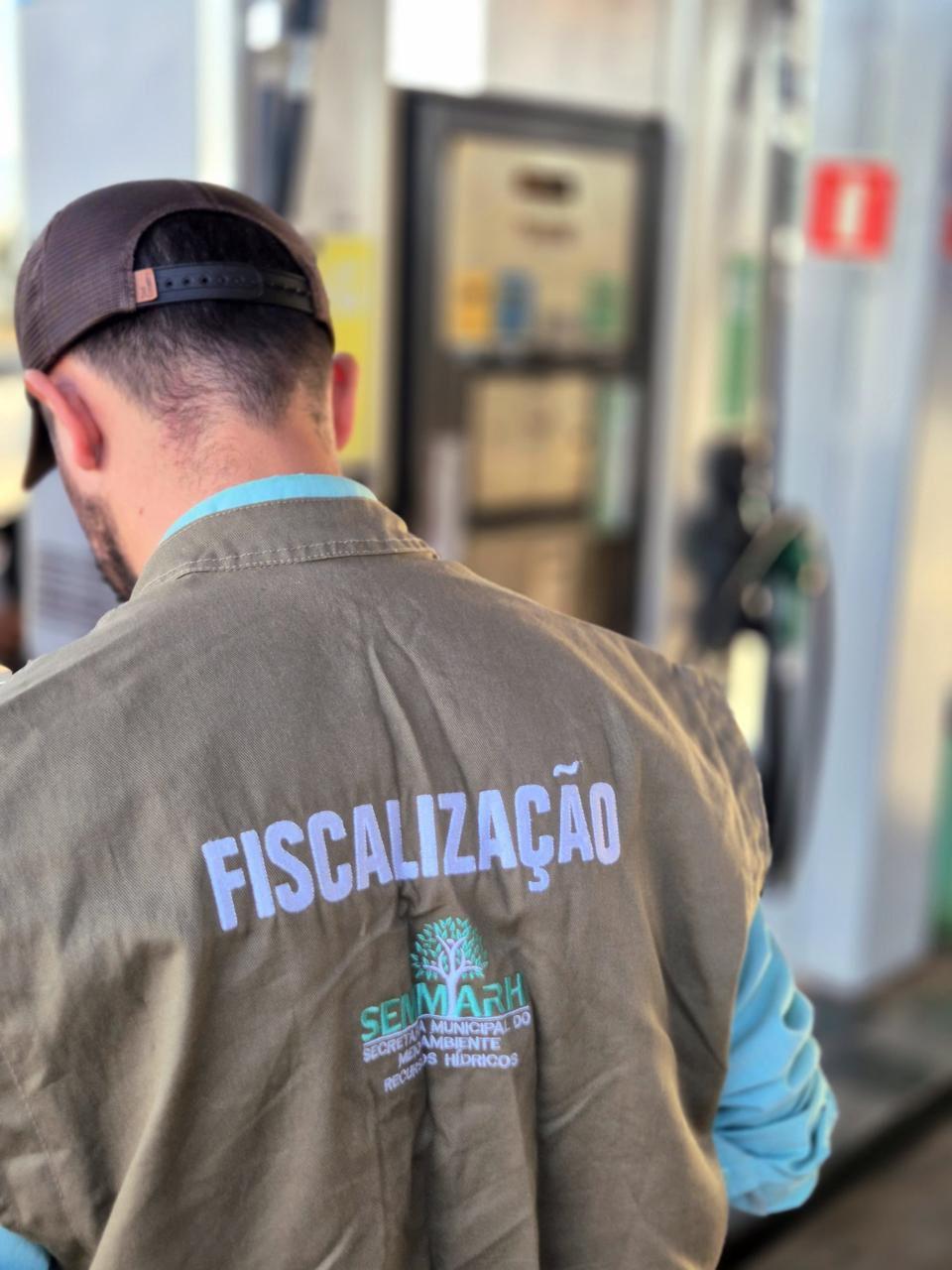 Fiscalização da Secretaria Municipal de Meio Ambiente interdita dois postos de combustíveis irregulares em Caldas Novas