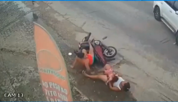 Acidente em rodovia de Penedo (AL) deixa duas mulheres e criança feridas