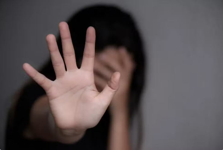Homem de 25 anos é preso após ser flagrado dormindo com  adolescente de 13 anos em Samambaia