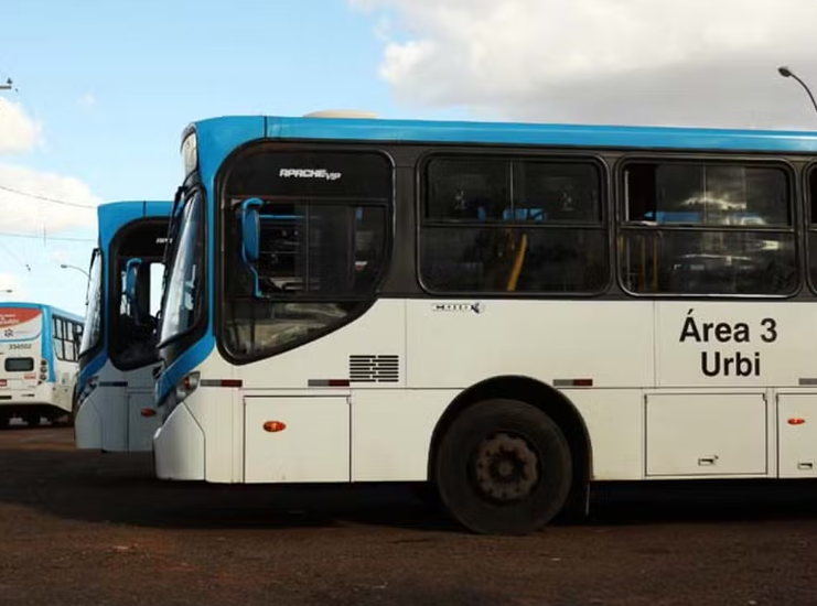Mulher morre após cair de ônibus durante desembarque em Samambaia