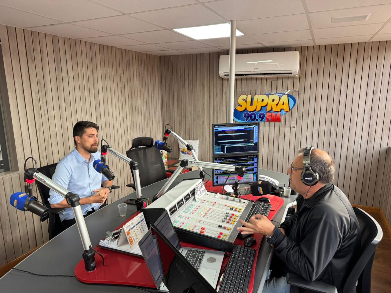 Prefeito de Valparaíso de Goiás fala sobre obras, taxa de lixo e outros assuntos em entrevista na Rádio Supra FM