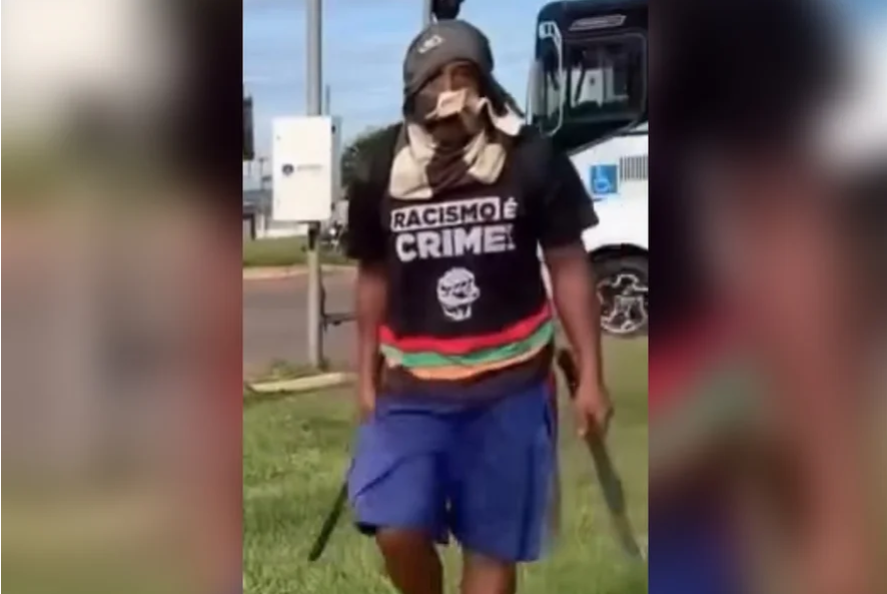 Ambulante é atacado por artista de rua após disputa por ponto no balão do Novo Gama