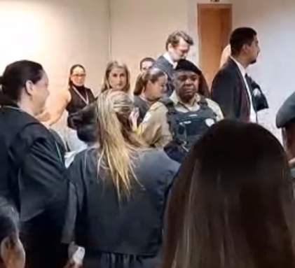 Mãe que matou e cortou p3nis de abusador da filha é absolvida