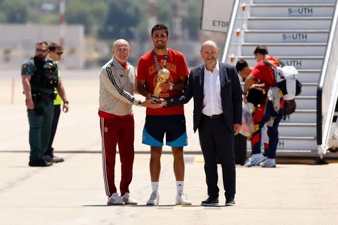 Madri celebra bicampeonato mundial e recebe seleção espanhola em dia de homenagens