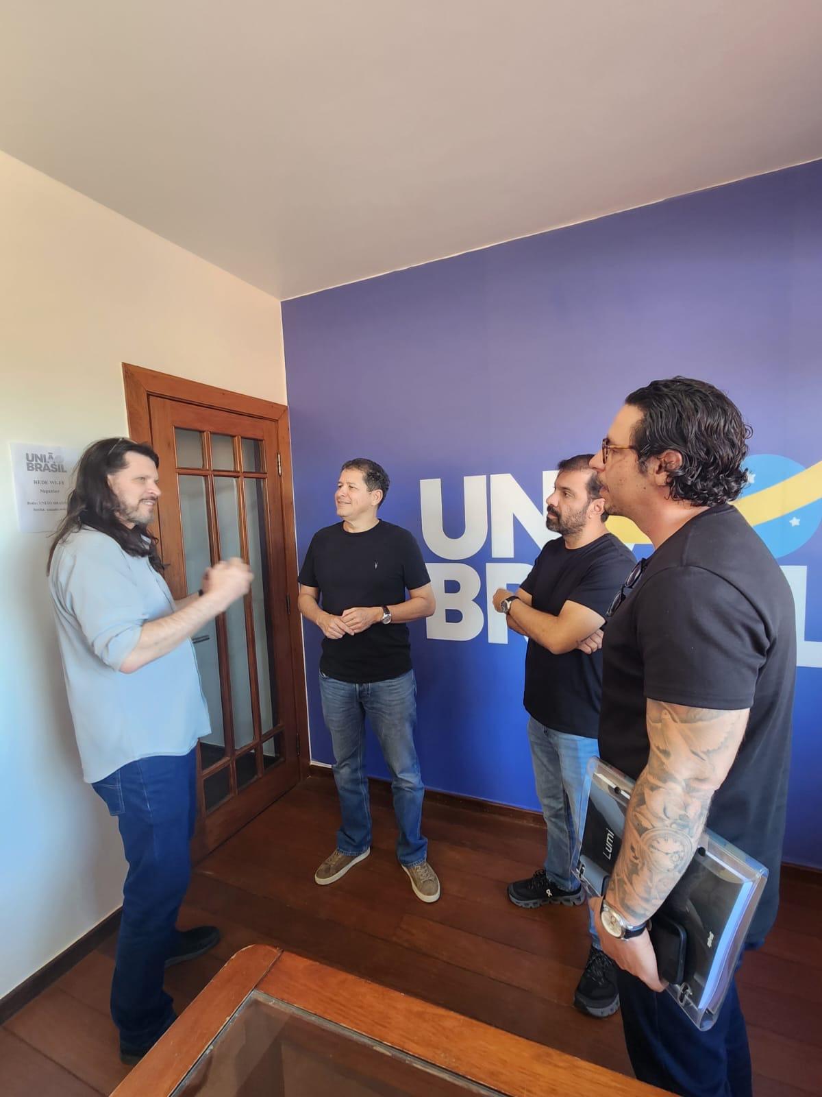 Sandro Avelar com Melo e apoiadores
