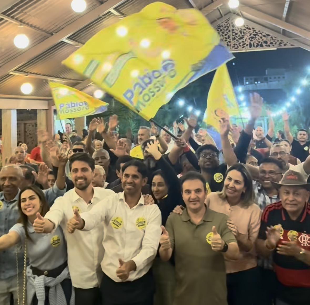 Pábio e apoiadores posam pra foto