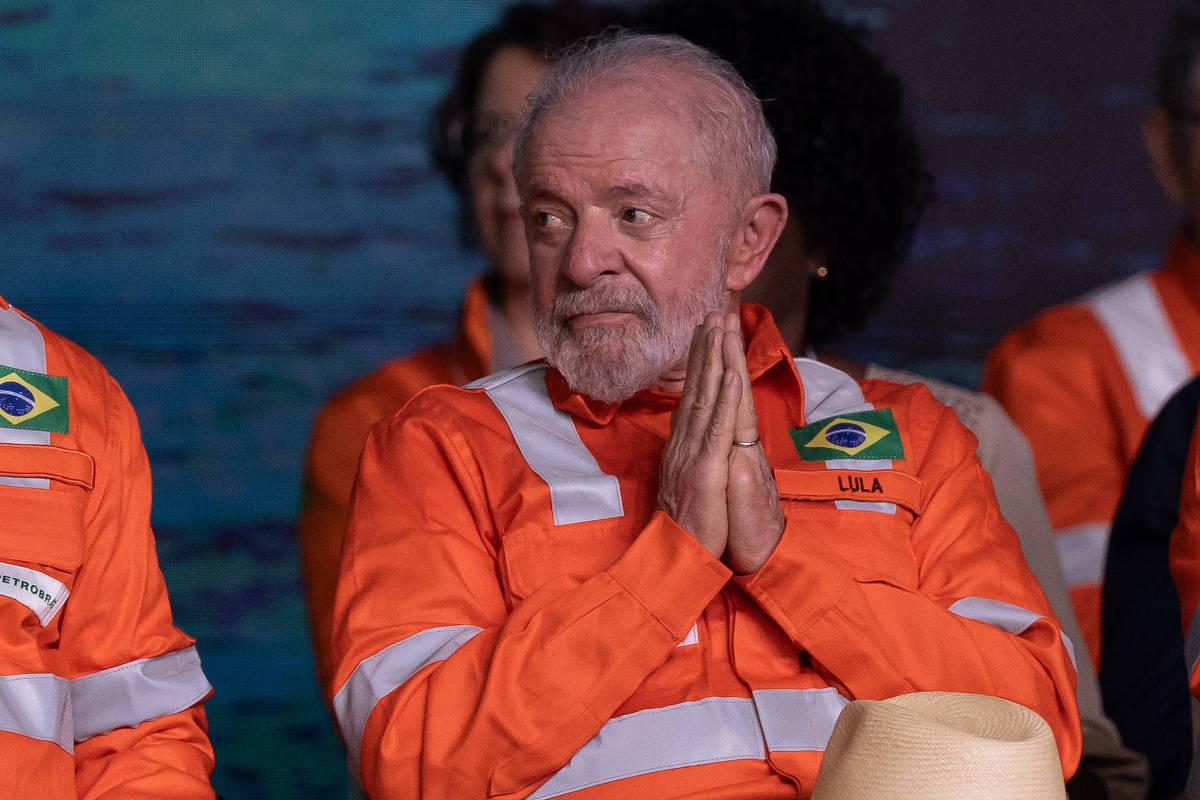 Estratégia de suavização de preços dos combustíveis e manter popularidade até a eleição.