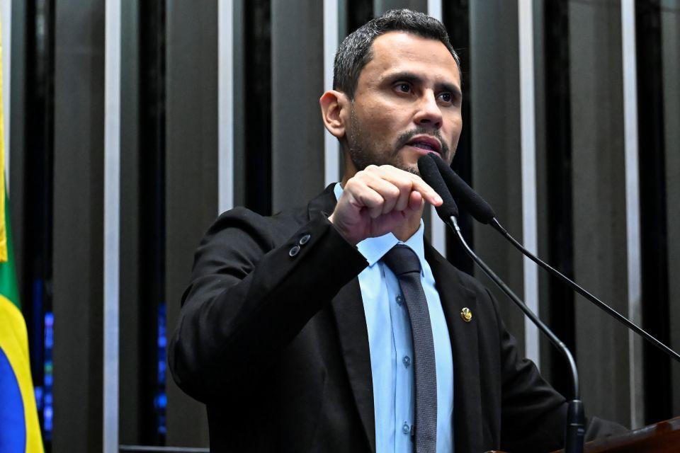 Desistência de Cleitinho redesenha disputa pelo governo de Minas Gerais
