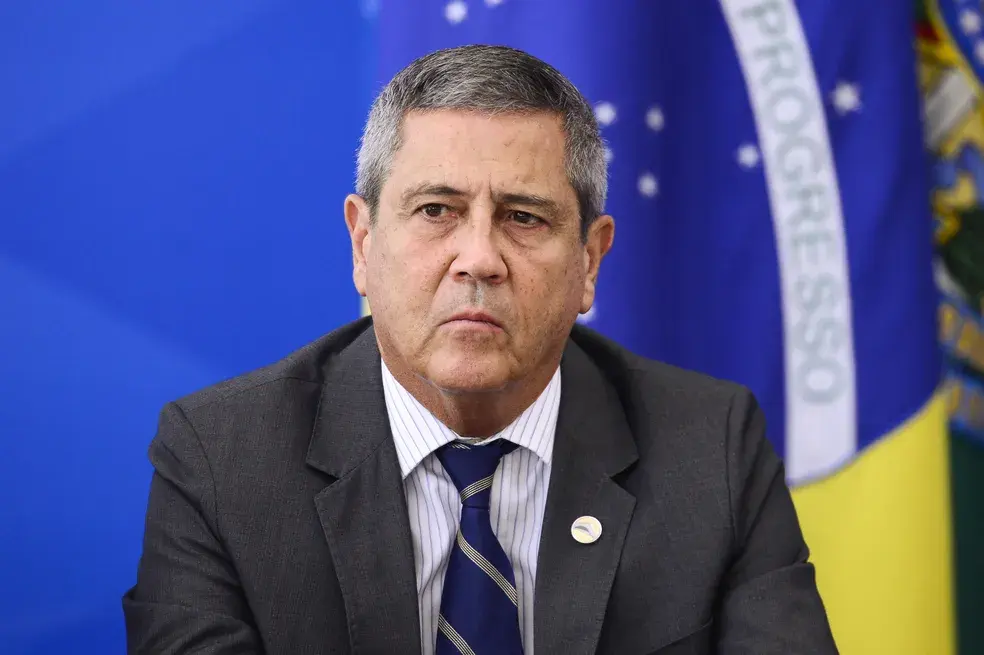 Desvio de armas do Exército leva Braga Netto a ser chamado para depor