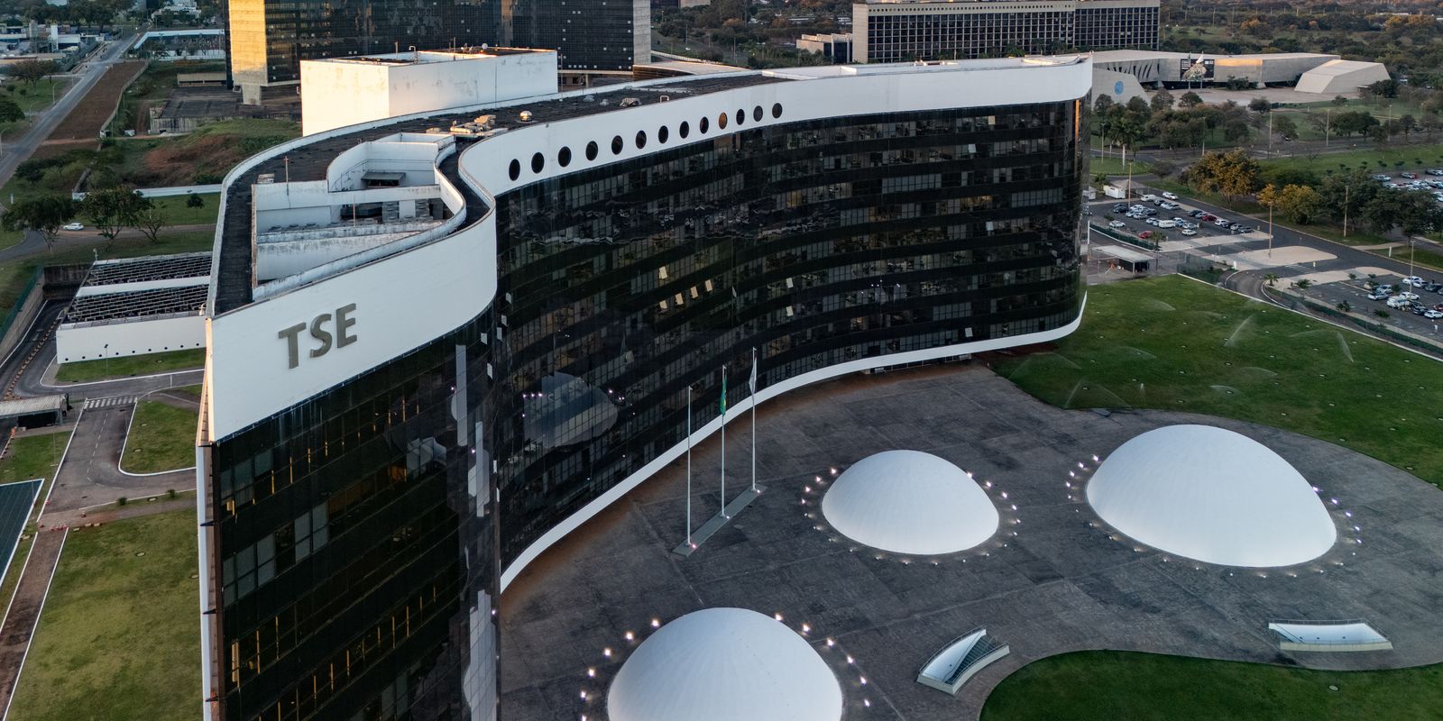 TSE ordena que Flávio e Nikolas removam vídeo de crianças contra Lula