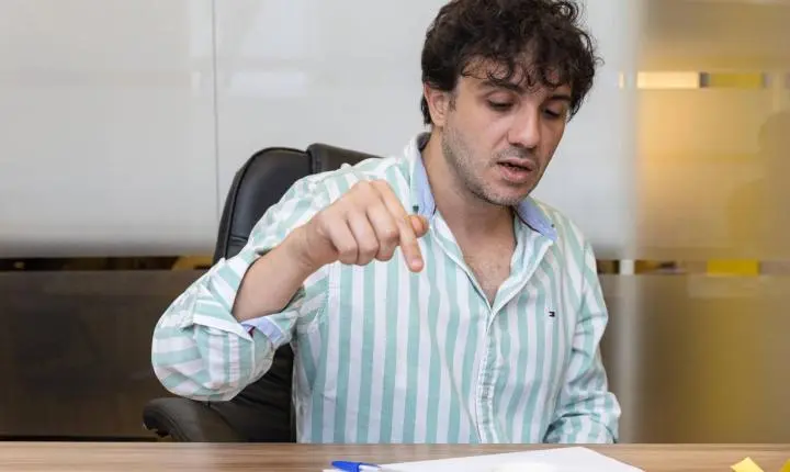Renan Santos admite enfrentar consequências caso desobedeça ordem do STF