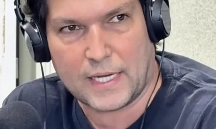 Robério Negreiros apresenta leis e propostas durante entrevista na Rádio Atividade